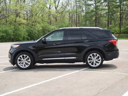 Used 2023 Ford Explorer Platinum w/ Technology Package AWD/4WD image 25