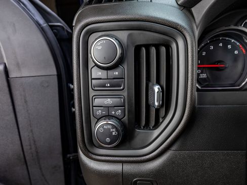 Used 2022 Chevrolet Silverado 2500 Custom w/ Custom Convenience Package image 16