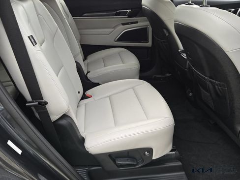 Certified 2024 Kia Telluride S FWD image 16