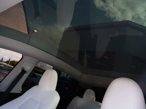 Used 2023 Tesla Model Y Long Range AWD/4WD image 6