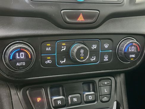 Used 2018 GMC Terrain SLE w/ Driver Convenience Package FWD image 22