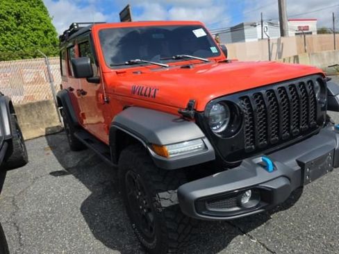 Used 2023 Jeep Wrangler Unlimited w/ Cold Weather Group AWD/4WD image 18