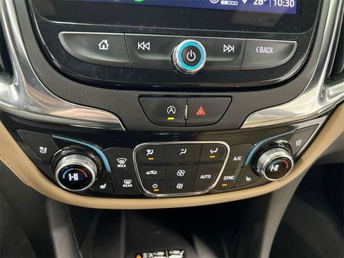 Used 2022 Chevrolet Equinox Premier image 16