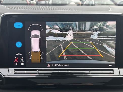 Certified 2025 Volkswagen Atlas SE w/ Panoramic Sunroof Package image 13