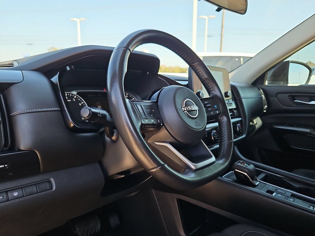 Used 2022 Nissan Pathfinder SV FWD image 10