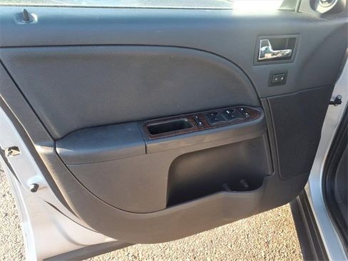 Used 2009 Ford Taurus Limited image 9