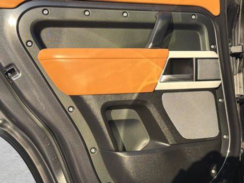 Used 2023 Land Rover Defender 130 SE image 16