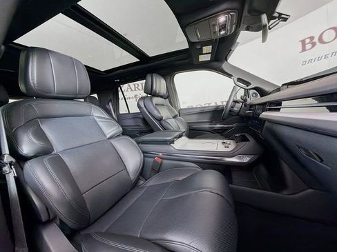 New 2025 Lincoln Navigator Reserve w/ Jet Appearance Package AWD/4WD image 32