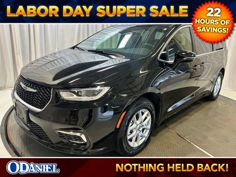 Used 2025 Chrysler Pacifica Select FWD image 27