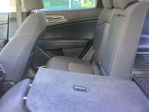 Used 2023 Kia Sportage LX AWD/4WD image 4