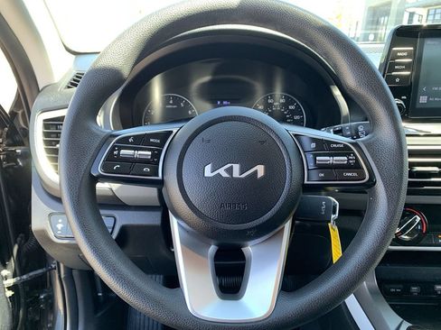 Used 2023 Kia Seltos LX FWD image 17