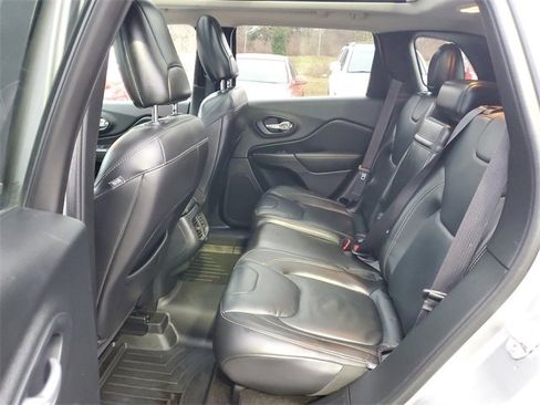 Used 2016 Jeep Cherokee Limited image 32