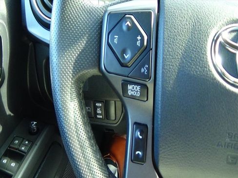 Used 2020 Toyota Tacoma TRD Sport w/ Technology Package image 21