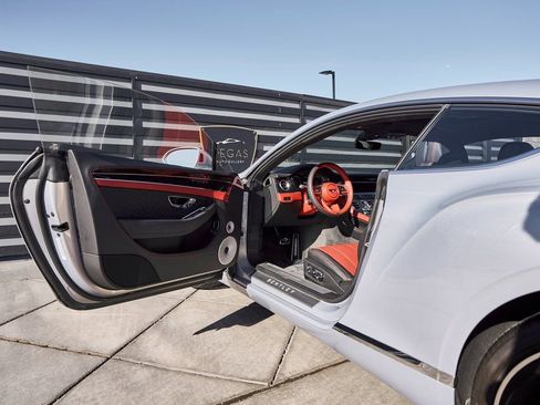 Used 2023 Bentley Continental GT Azure AWD/4WD image 26