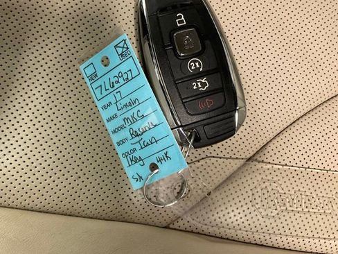 Used 2017 Lincoln MKC Reserve FWD image 29