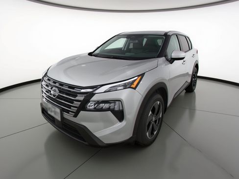 Used 2025 Nissan Rogue SV FWD image 3
