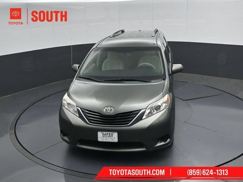 Used 2014 Toyota Sienna LE AWD/4WD image 44
