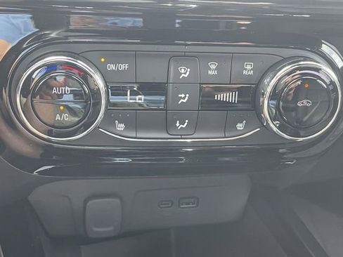 Certified 2025 Chevrolet Trax RS w/ Driver Confidence Package image 17