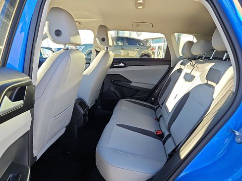 Used 2022 Volkswagen Taos SE image 7