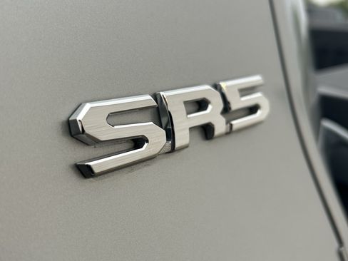 Used 2024 Toyota Tacoma SR5 AWD/4WD image 10