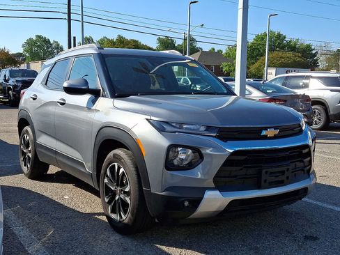 Used 2023 Chevrolet TrailBlazer LT FWD image 2