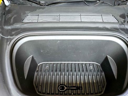 Used 2021 Tesla Model Y Performance image 35