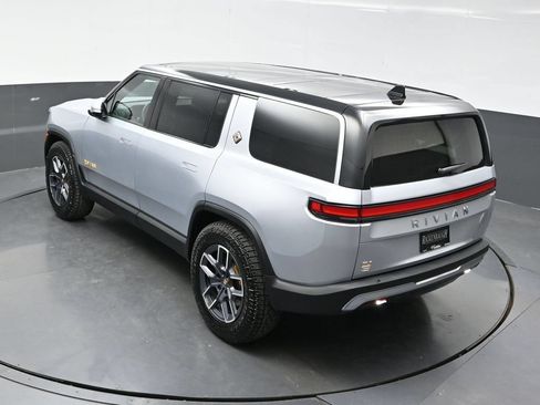 Used 2023 Rivian R1S Adventure AWD/4WD image 37