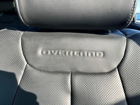 Used 2023 Jeep Grand Cherokee Overland w/ Luxury Tech Group IV image 18