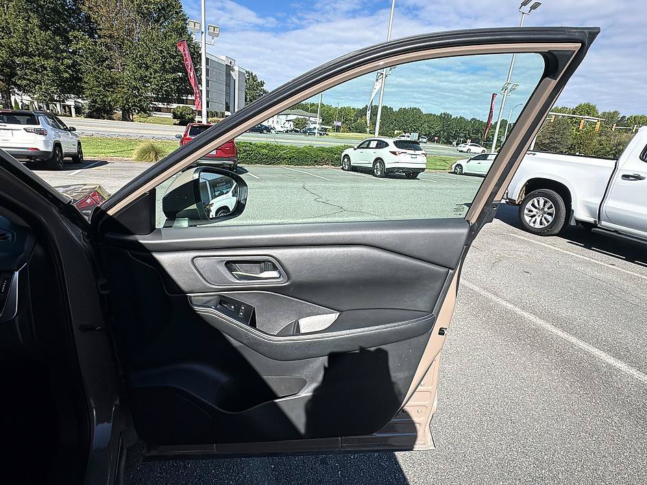 Certified 2025 Nissan Rogue SV AWD/4WD image 31