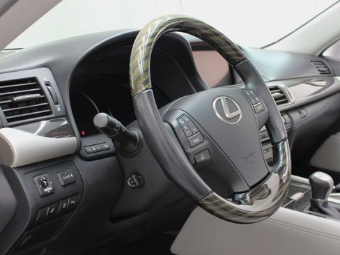 Used 2016 Lexus LS 460 image 32