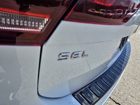 Used 2022 Volkswagen Tiguan SEL R-Line AWD/4WD image 12