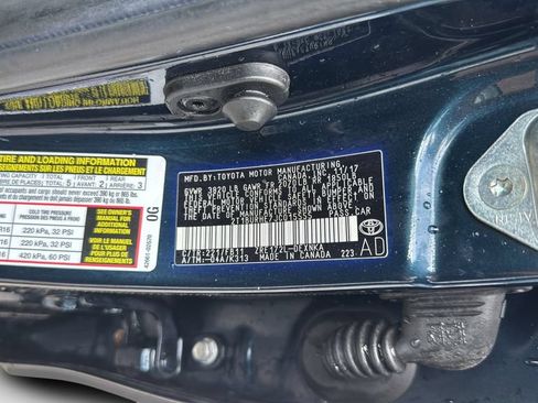 Used 2018 Toyota Corolla LE FWD image 33