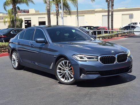 Used 2023 BMW 530i w/ Premium Package RWD image 2