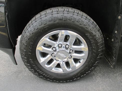 Used 2018 Chevrolet Silverado 3500 High Country AWD/4WD image 11