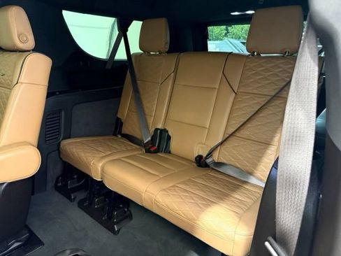 Used 2023 Cadillac Escalade ESV Premium Luxury w/ Performance Package AWD/4WD image 21