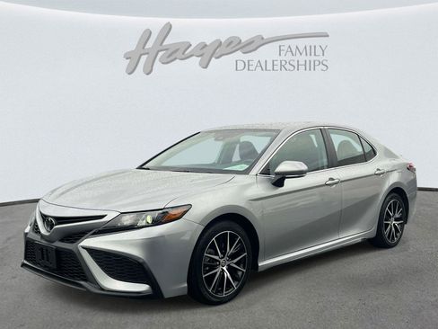Used 2024 Toyota Camry SE FWD image 7