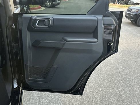 Used 2025 Ford Bronco Badlands image 21