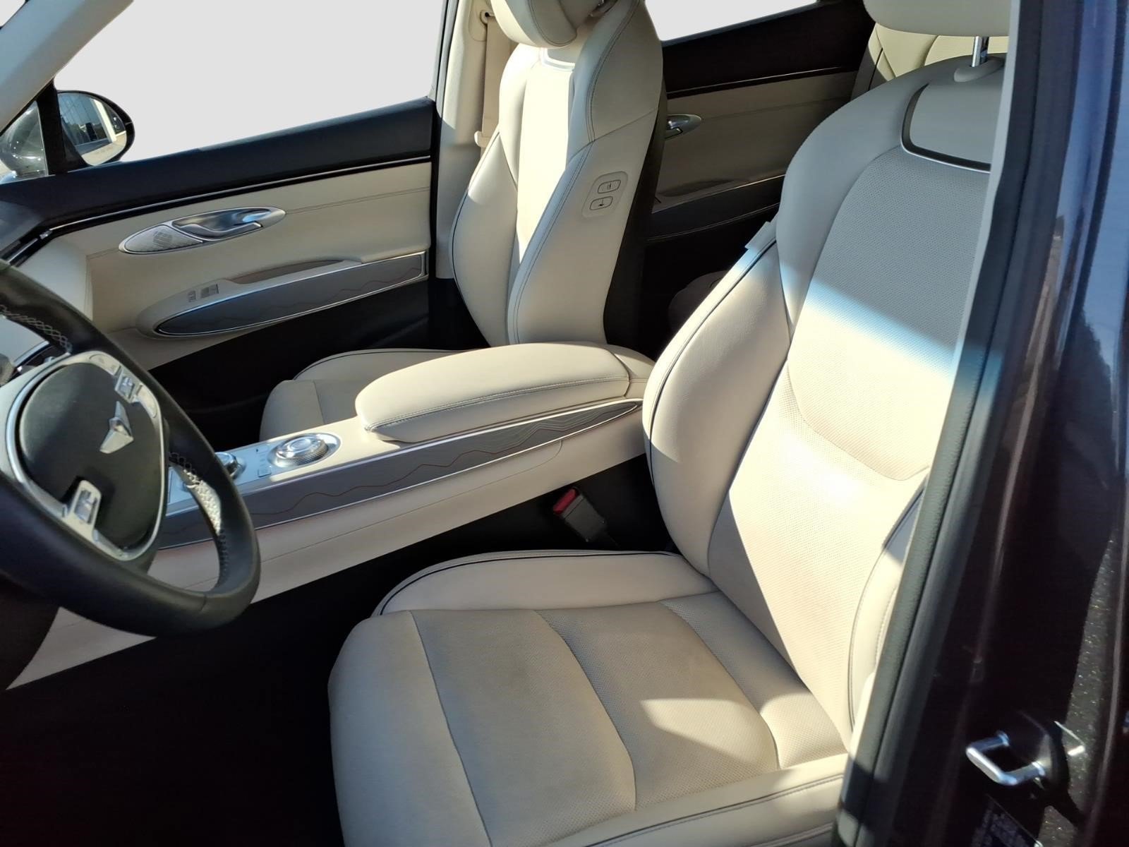 Used 2024 Genesis GV70 2.5T w/ Advanced Package AWD/4WD image 15