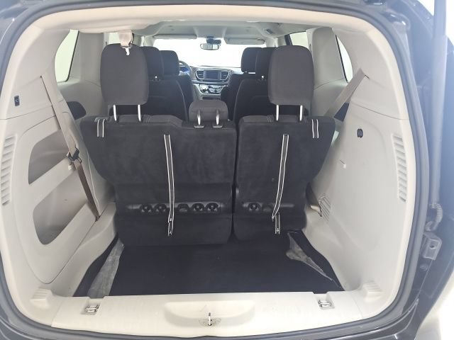 Used 2023 Chrysler Voyager LX FWD image 5