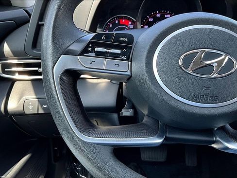 Used 2022 Hyundai Elantra SEL FWD image 9