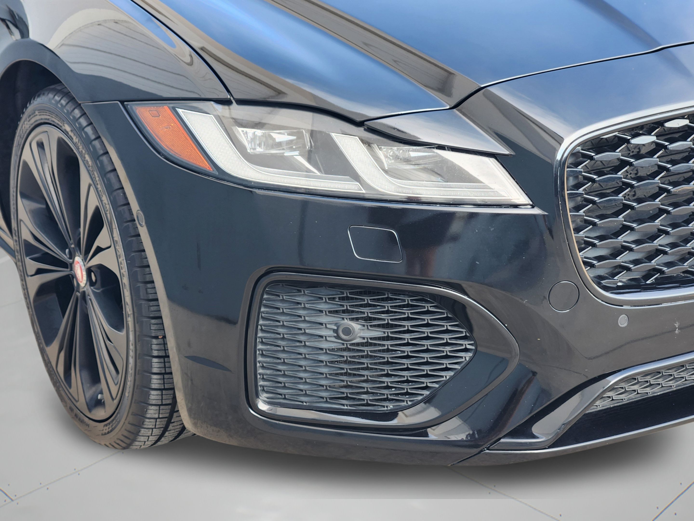 Used 2021 Jaguar XF R-Dynamic SE AWD/4WD image 7