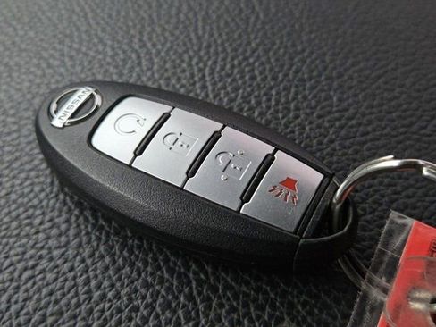 Used 2018 Nissan Titan PRO-4X w/ Pro-4x Convenience Package image 35