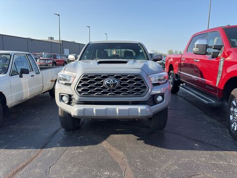 Used 2021 Toyota Tacoma TRD Sport w/ Advanced Technology Package AWD/4WD image 2