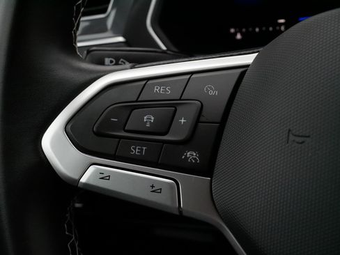 Used 2022 Volkswagen Tiguan SE image 25