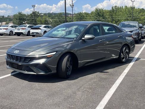 Certified 2024 Hyundai Elantra SEL w/ Convenience Package FWD image 7