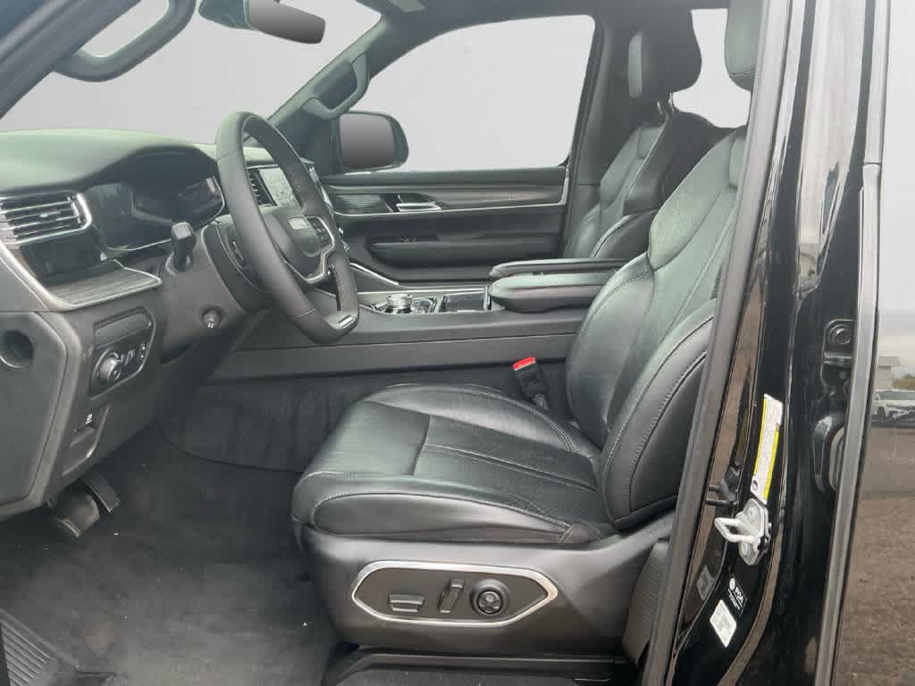 Used 2023 Jeep Wagoneer Series II w/ Flexible Seating Group AWD/4WD image 9