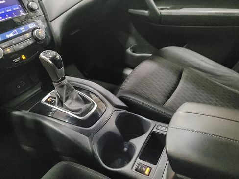 Used 2018 Nissan Rogue SV AWD/4WD image 26