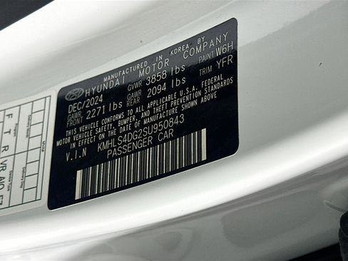 Used 2025 Hyundai Elantra SEL FWD image 12