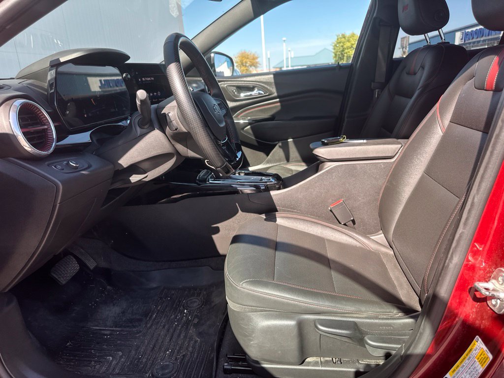 Used 2025 Chevrolet Trax RS w/ Driver Confidence Package FWD image 14