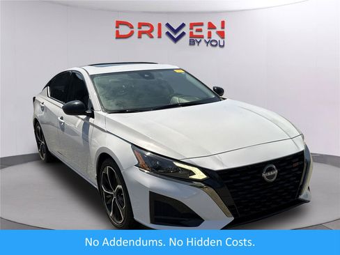 Used 2023 Nissan Altima 2.5 SR w/ SR Premium Package FWD image 1